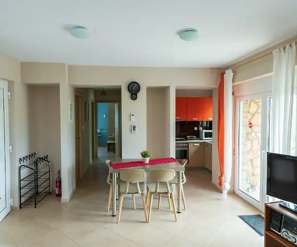 House Christie * Chrisi Ammoudia